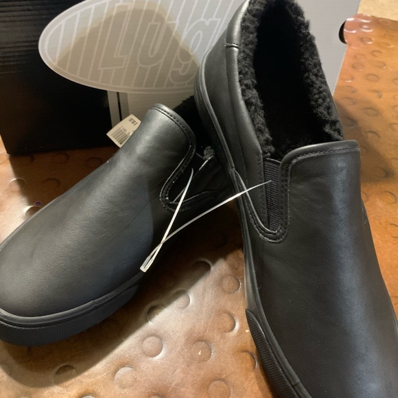 Men's Lugz Slip on Fleece lined Black Loafers - Picture 2 of 6